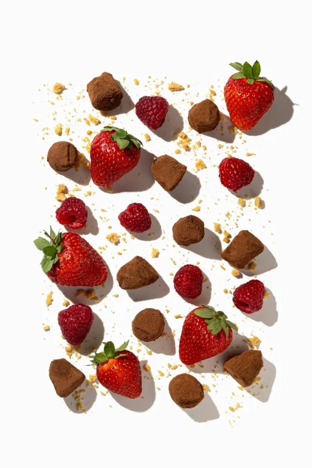 WOW Chocolao Rode Vruchten Taart Truffels Bulk 1kg Fruitig