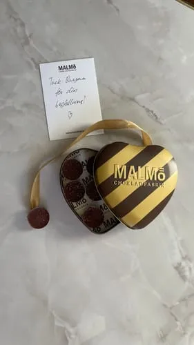 Malmö Chokladfabrik Kärlek chocoladebox framboos bosbes 90g dark milk