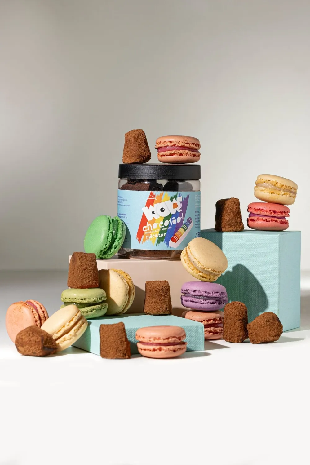 WOW Chocolao Macaron Pride truffels pot 130g vrolijk